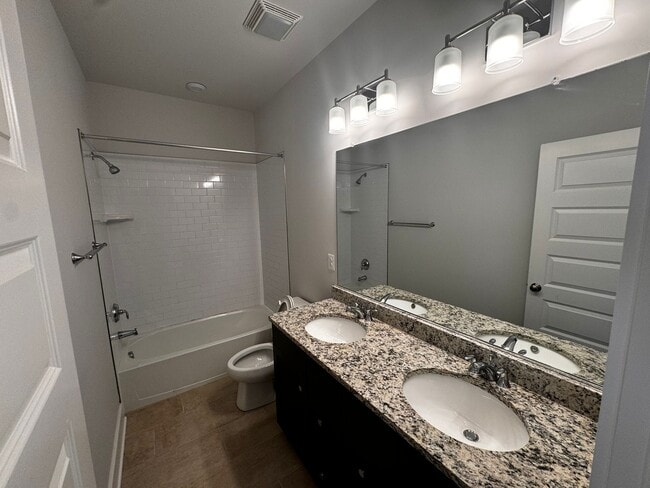 Building Photo - 596 Hazel Dr