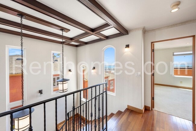 Building Photo - 2940 Columbia St