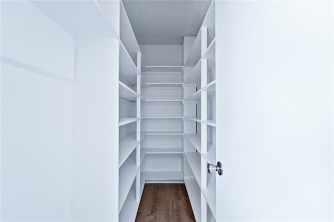 Building Photo - 1453 Luna Ln