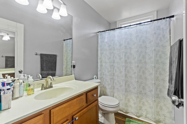 Building Photo - 1710 Charles St