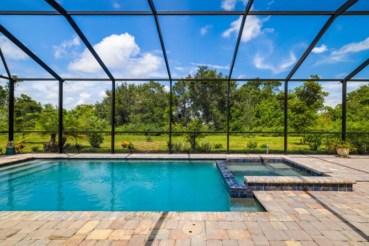 Building Photo - 5030 Saratoga Springs Run