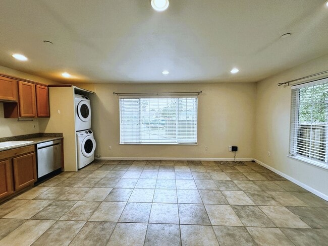 Building Photo - 705 Carlin Ct