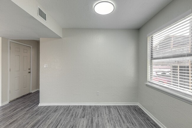 Building Photo - 2902 NW 45th Pl