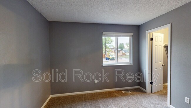 Building Photo - 4817 Ridenour Dr