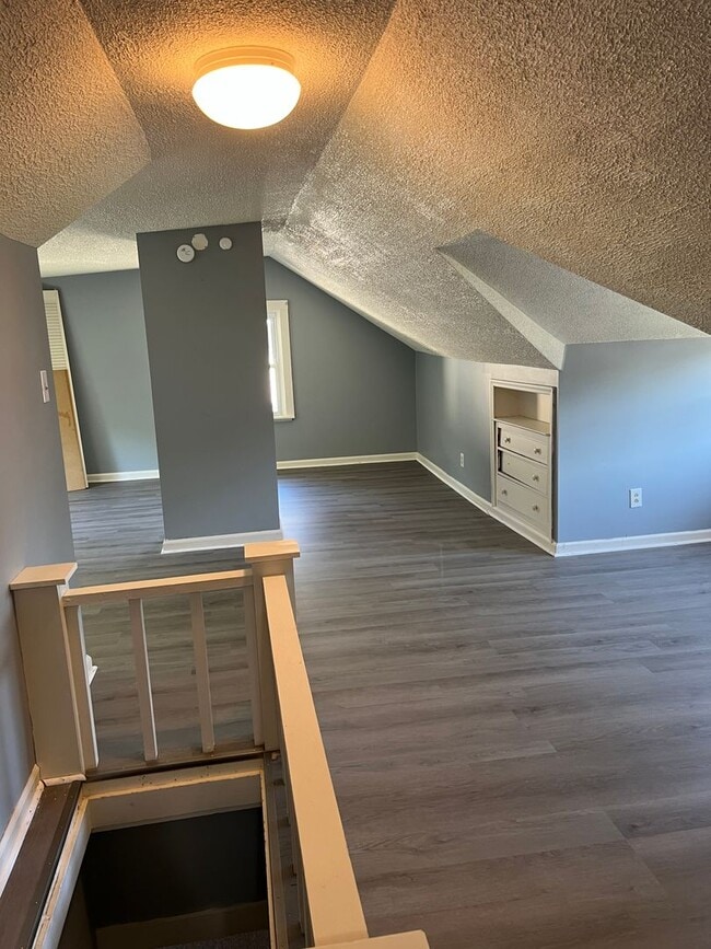 Building Photo - Coming soon- Cute 2 bedroom Cape Cod with ...