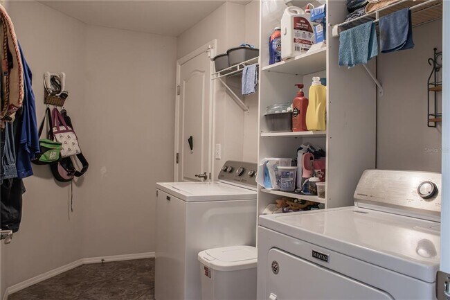 Building Photo - 2628 Sunset Cir