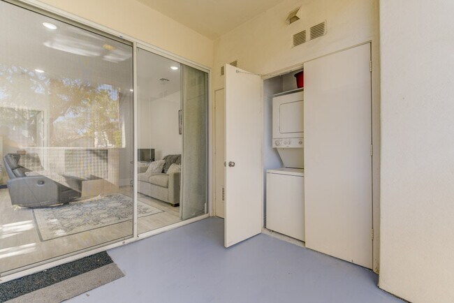 Building Photo - 3601 Bernwood Pl