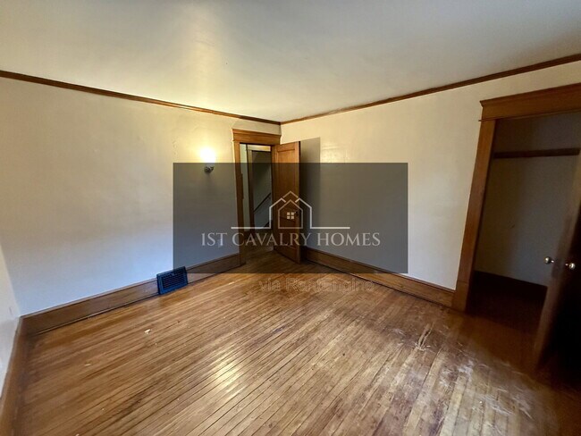 Building Photo - 705 Hazel St