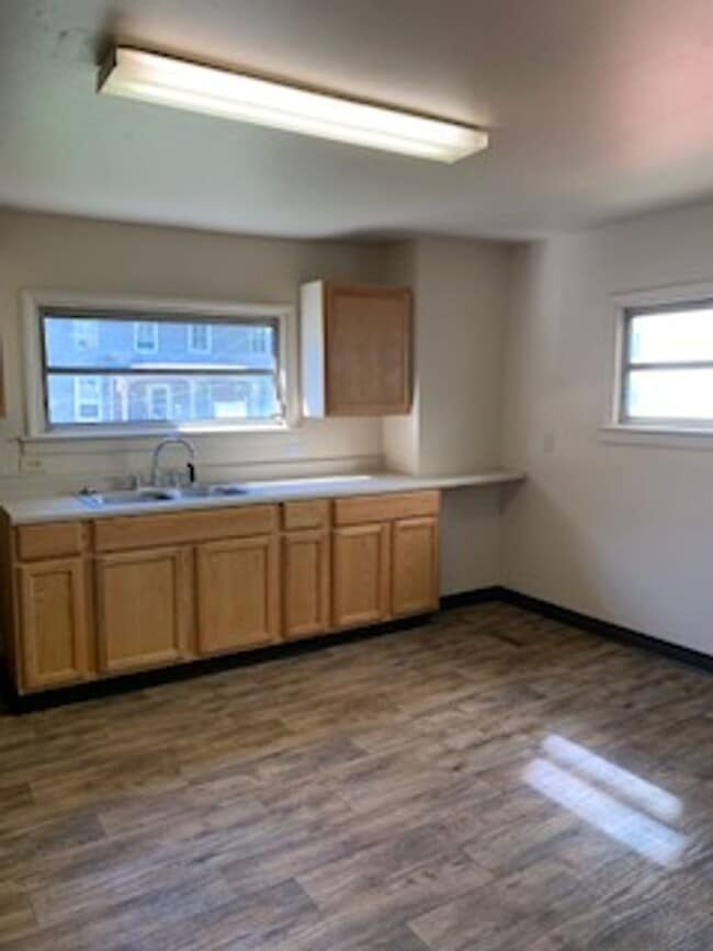 Building Photo - 413 Third