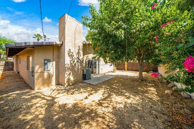 Building Photo - 52585 Avenida Velasco