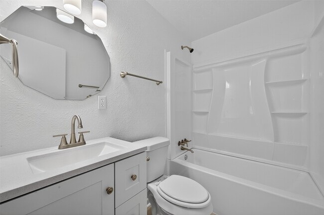 Building Photo - 7021 Oleander Ln
