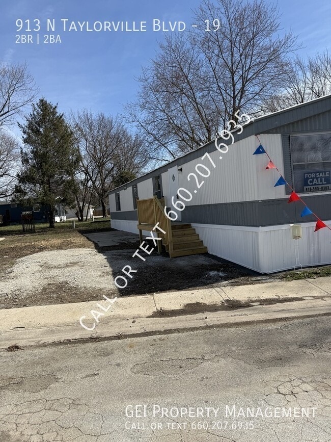 Building Photo - 913 N Taylorville Blvd