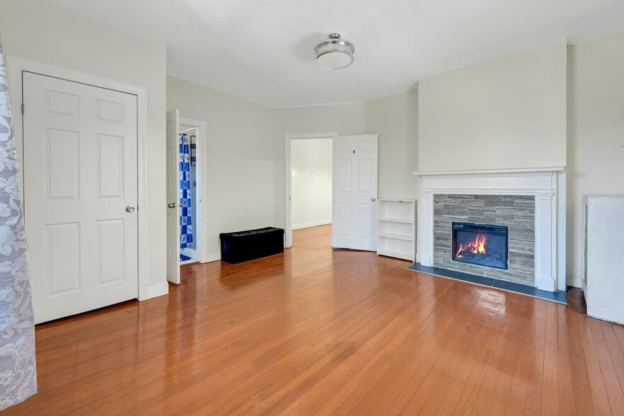 Building Photo - 127 S Burnet St