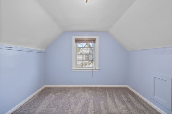 Building Photo - ANDERSON- Charming 4 bedroom 2 bath with fenced backyard