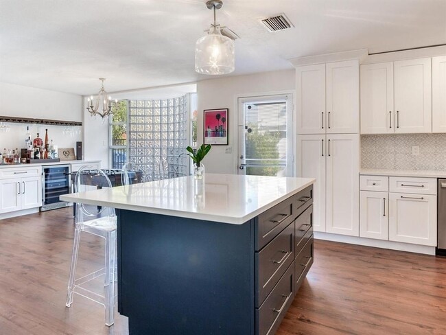 Building Photo - 3219 W San Juan St