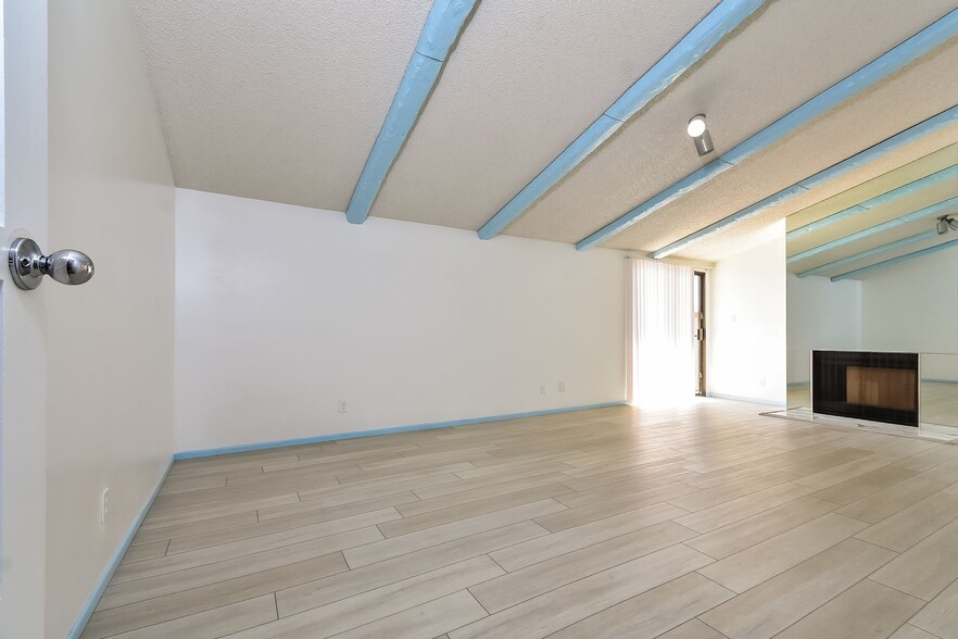 Building Photo - 2413 Plaza Del Grande