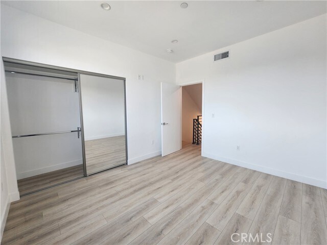 Building Photo - 6061 Fulton Ave