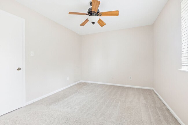 Building Photo - Norfolk condo across from Chesapeake Bay