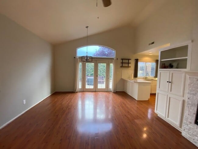Building Photo - LAS PALMAS II 3 BED/ 2 BATH HOUSE FOR RENT