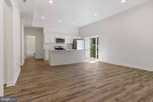 Building Photo - 980 N Marshall St