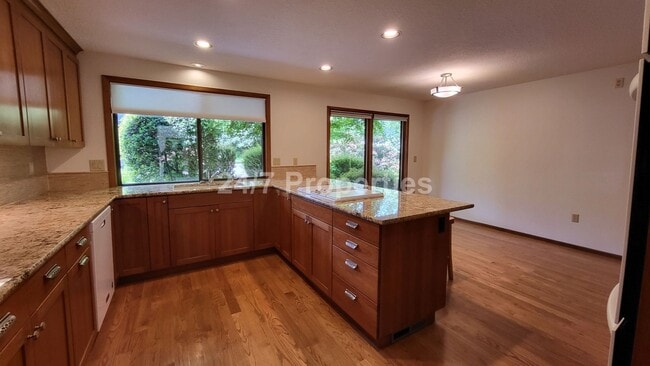 Building Photo - Beautiful 4 BD | 2.5 BA w/ Large Deck and ...