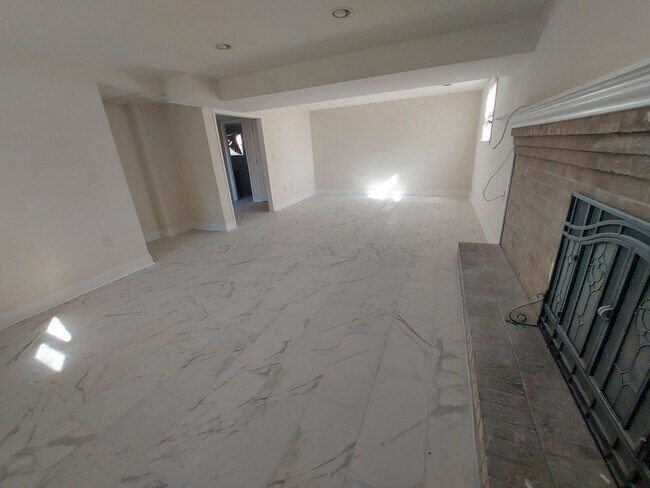 Building Photo - 5280 W Boniwood Turn