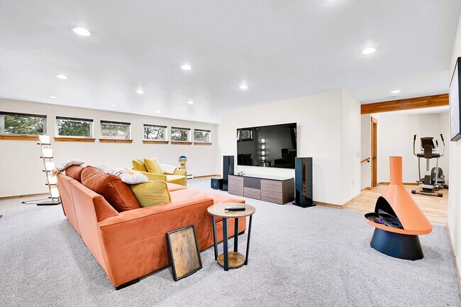 Building Photo - 29934 Paint Brush Dr