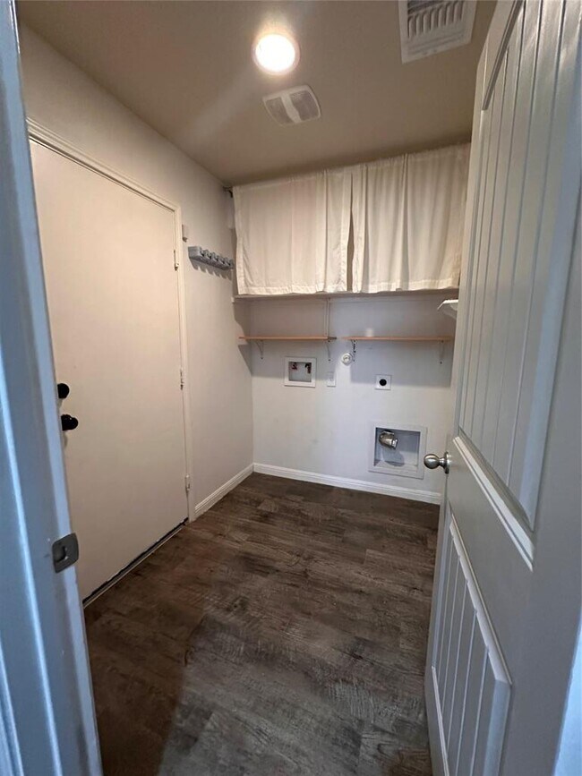 Building Photo - 207 Liard River Rd