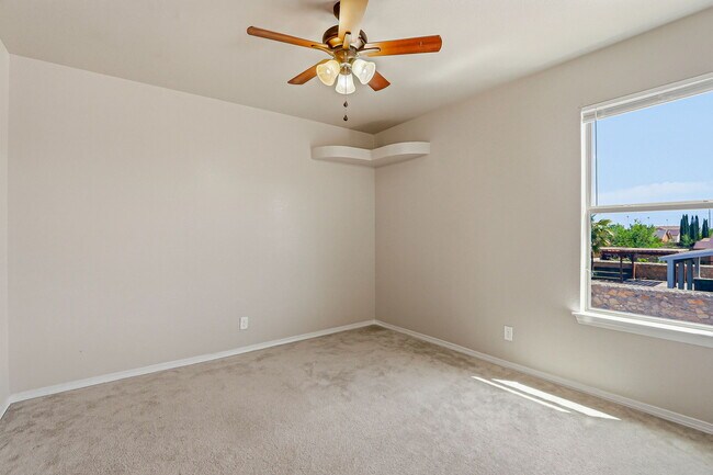 Building Photo - 2300 Glitter Point