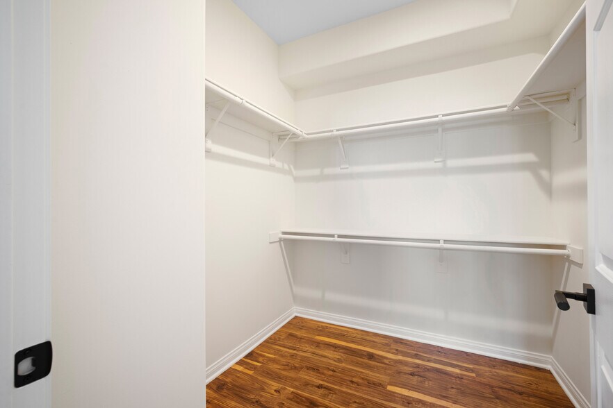 Building Photo - 415 E Dryden St