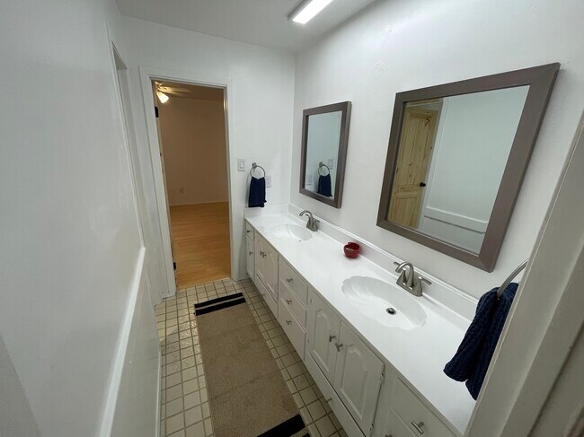 Building Photo - 104 S Tumbleweed Trail