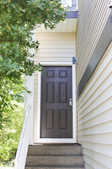 Front door - 15458 SW Mallard Dr