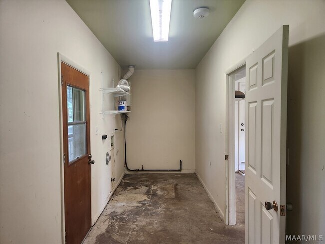 Building Photo - 1203 Oates Rd