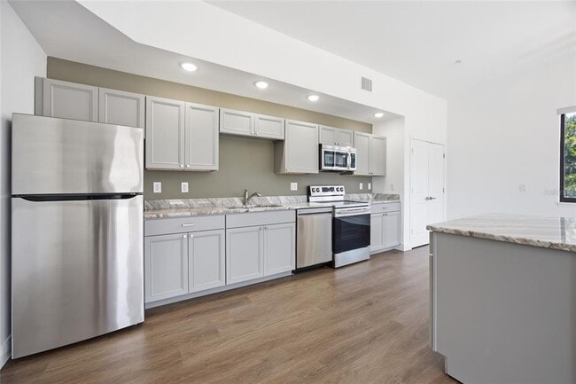 Building Photo - 100 N Dewey St