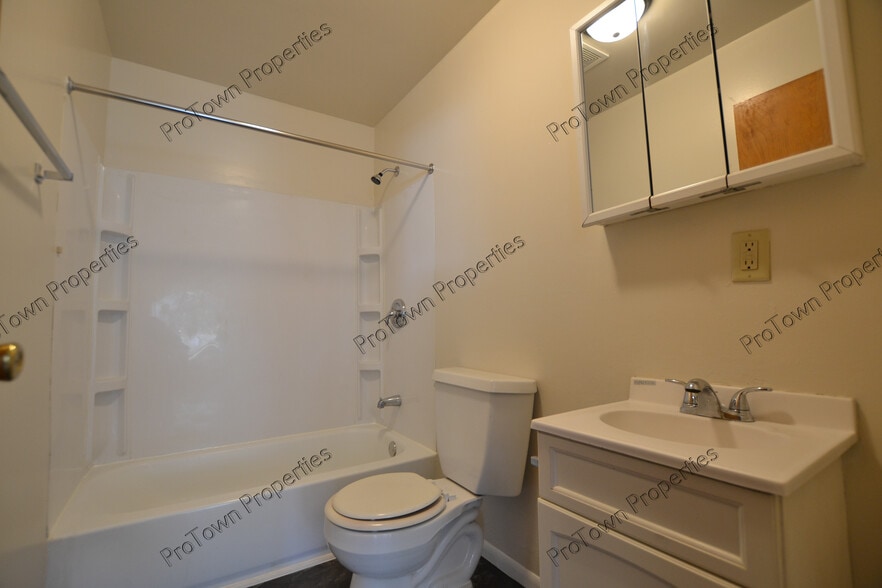 Building Photo - 521 Elmwood Ave