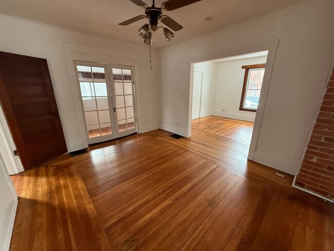 Building Photo - 1/2 OFF 1st MONTH'S RENT - Cozy Home w/ La...