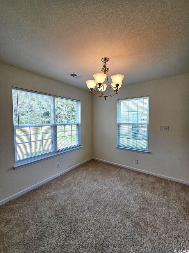 Building Photo - 338 Junco Cir
