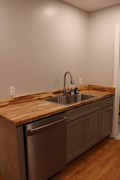 Kitchen - 1275 Peachtree St