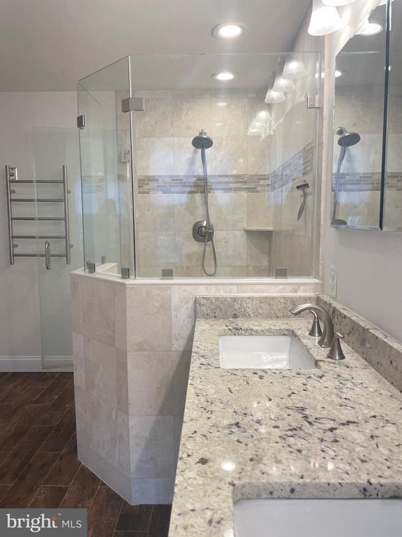 Building Photo - 9309 Main St