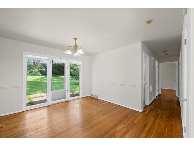 Building Photo - 718 Wenneker Dr