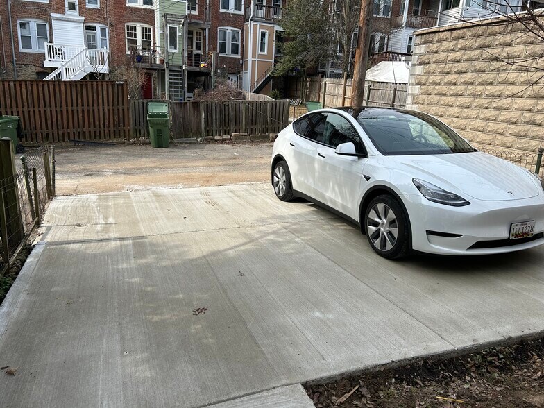 Building Photo - 2926 Wyman Pky