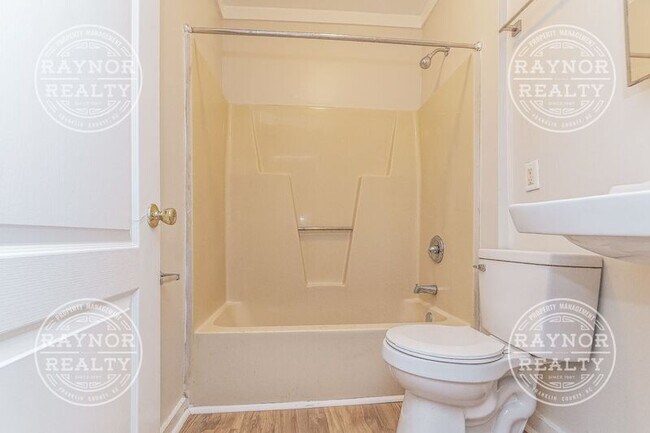 Building Photo - 117 S Briggs Ave