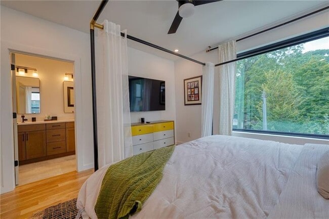 Building Photo - 829 Barnett St NE