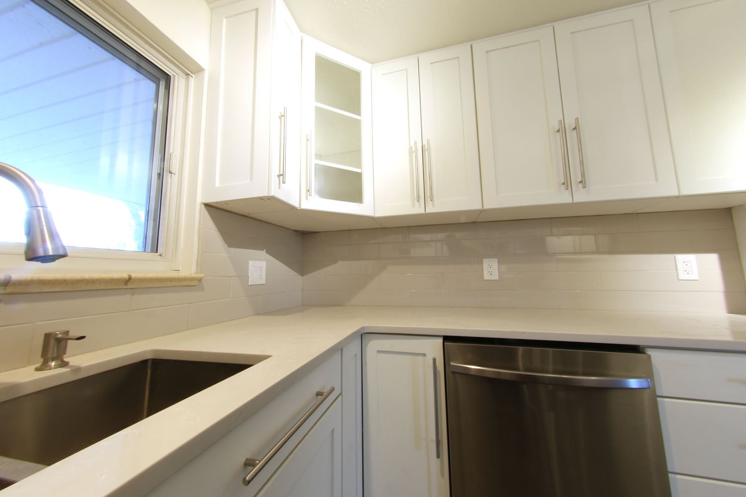 Quartz Countertops - 3249 Salem St