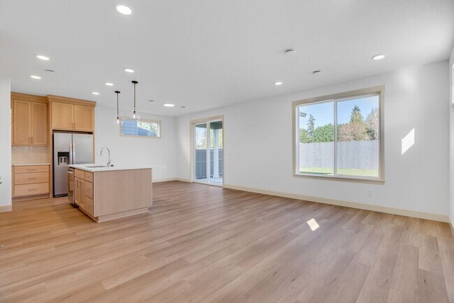 Building Photo - 2115 NW 17th Pl