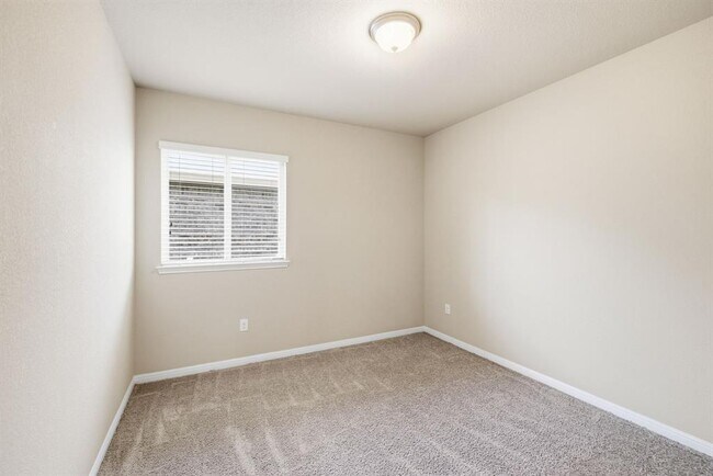 Building Photo - 609 Carly Ann Ln