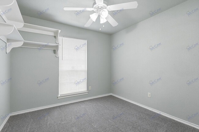 Building Photo - 702 N Walnut St