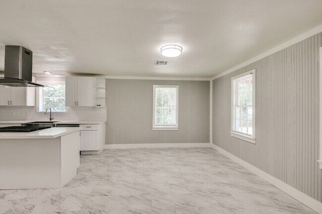 Building Photo - 3901 McKinney Dr