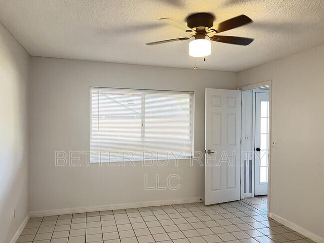 Building Photo - 25 Plain View Drive - Unit B