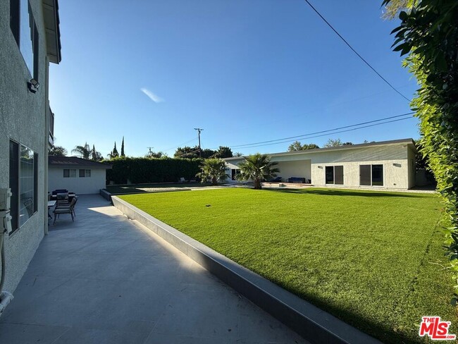 Building Photo - 17153 Rayen St